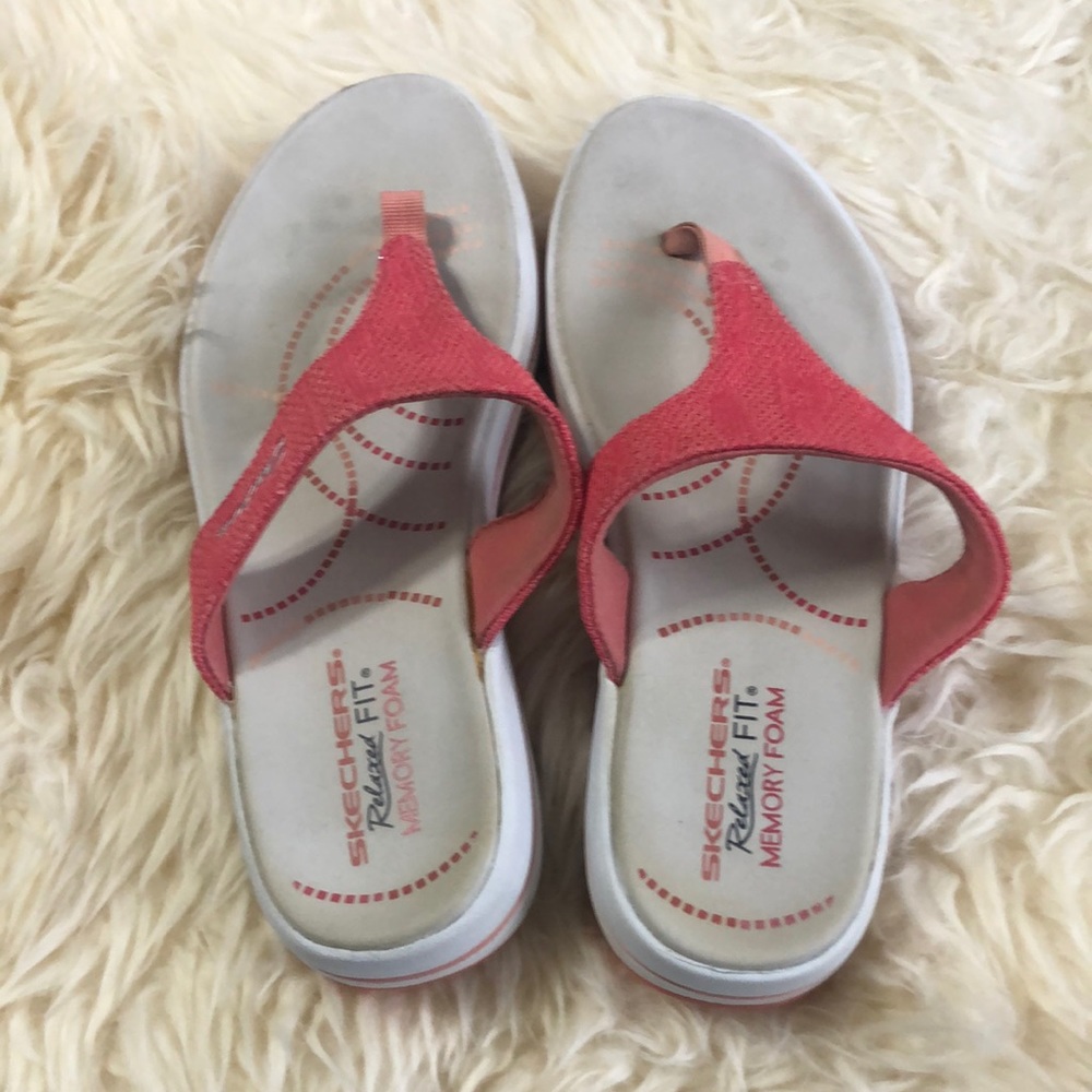 Sketchers relaxed fit flip flops